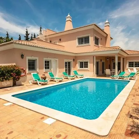 Penzion Senna - 4 Bedroom Luxury - Well Furnished Interior - Great Pool Area