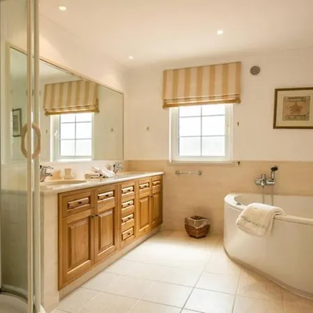 Senna - 4 Bedroom Luxury - Well Furnished Interior - Great Pool Area *