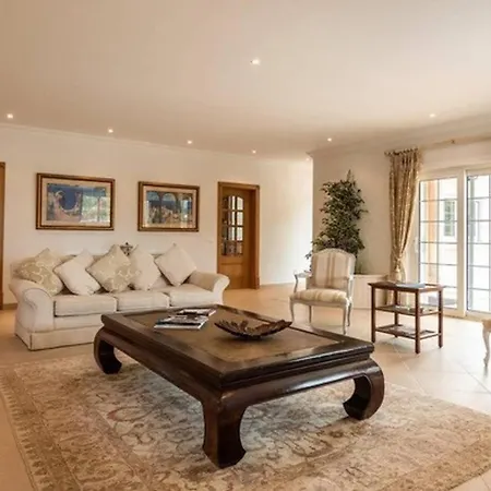 Penzion Senna - 4 Bedroom Luxury - Well Furnished Interior - Great Pool Area Quinta do Lago